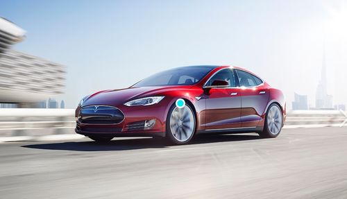 芯片短缺下的汽车业博弈 特斯拉预付款保供与通用工厂重启的深层解读